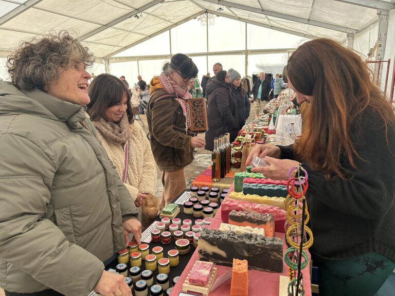 O Mercado de Nadal de Quiroga péchase con éxito e pénsase na continuidade