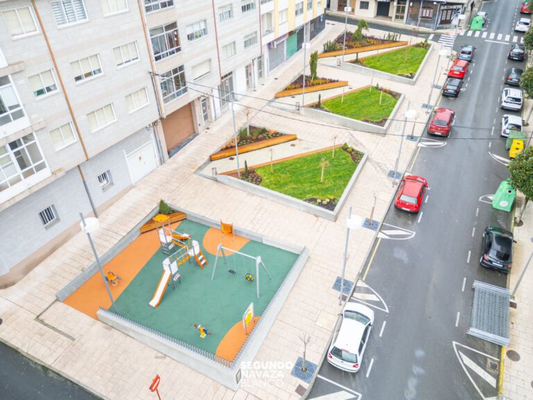 Chantada abre un espazo polivalente na remodelada Praza Luis García Arias