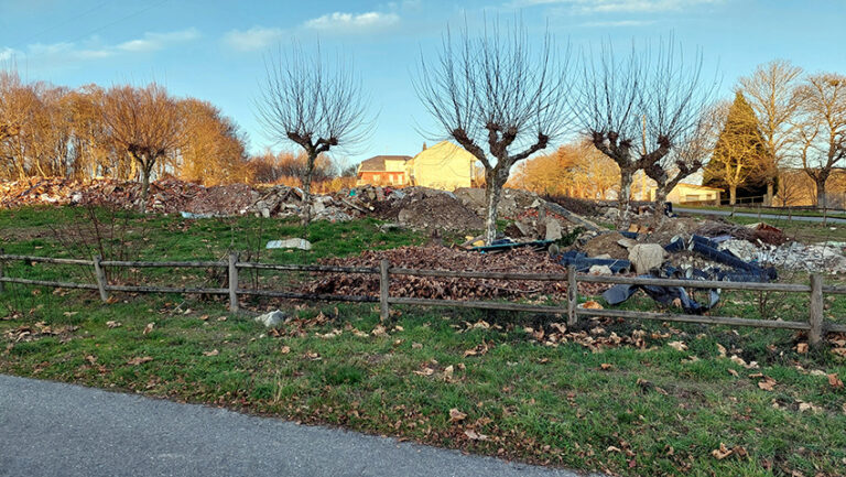 A AAVV do Saviñao denuncia un vertedoiro ilegal na Lama de Escairón