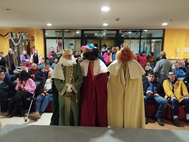 Os Reis Magos visitan en Monforte os centros de atención a maiores e persoas con discapacidade