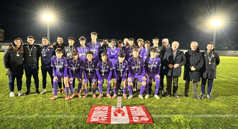 Entréganse os trofeos da II Calasancio Cup