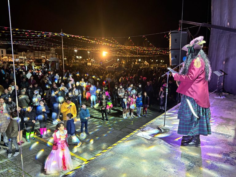 Moito público e gran participación no Desfile de Martes de Entroido monfortino
