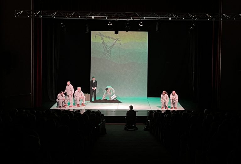 ‘Memorias dun neno labrego’ encheu de público e de emoción o Multiusos