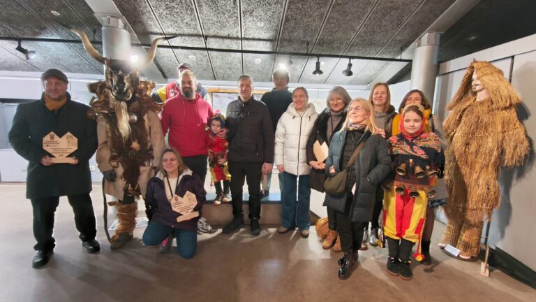 O Entroido Ribeirao a exposición na Casa da Cultura de Chantada durante este mes