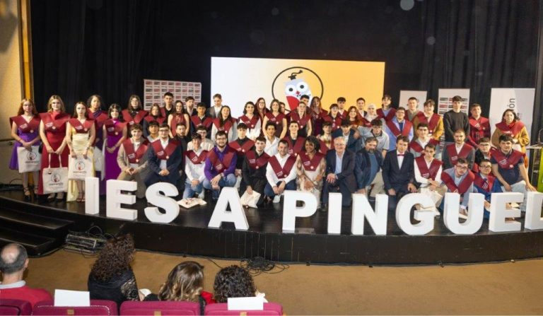  O Edificio Multiusos acolleu a graduación do alumnado de FP do IES A Pinguela 2024/2026