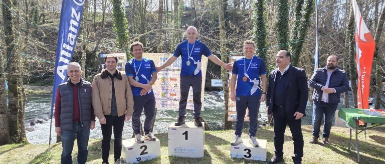 Os veteranos do Club Quixós de piragüismo fan pleno no podio nunha proba disputada en Portugal