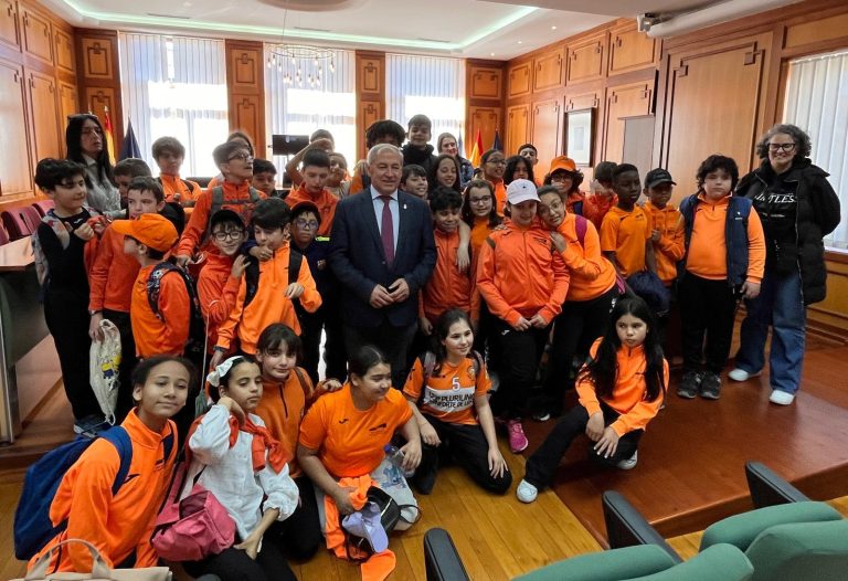 Alumnado de 5º de primaria do Colexio Novo visita a Casa do Concello en Monforte