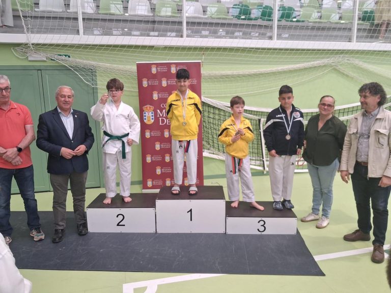 Uns 200 deportistas nun Campionato Provincial de Taekwondo celebrado en Monforte