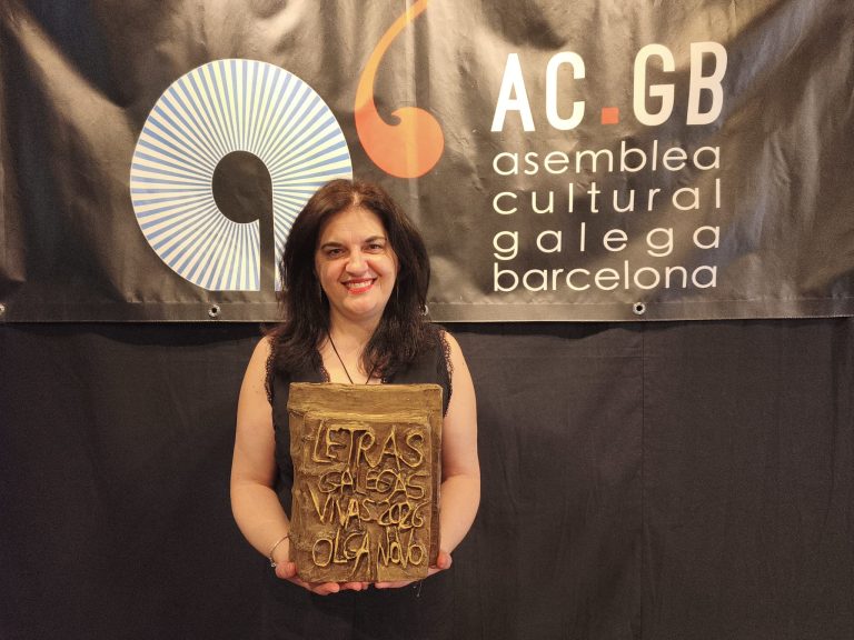 Olga Novo recolle en Barcelona o ‘III Premio Letras Galegas Vivas’