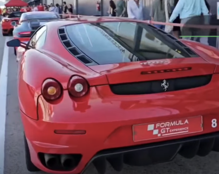 O Ferrari do Rally do Comercio protagoniza do 27 de abril ao 12 de maio a nova campaña do CCU de Monforte