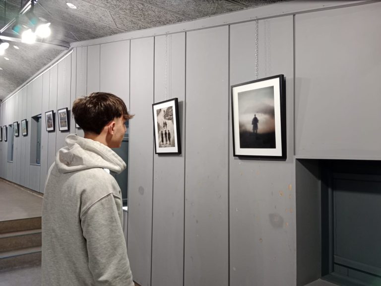 A Casa da Cultura de Chantada acolle ata o 30 de abril a exposición fotográfica “Esvaecer”