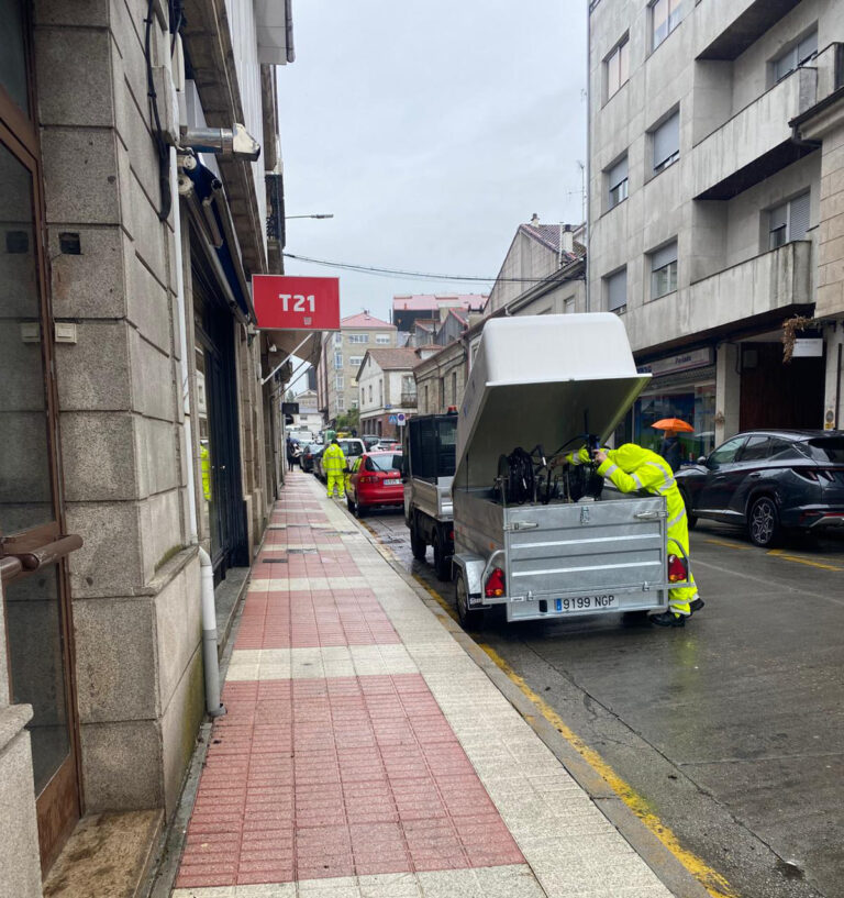 O Concello de Chantada mellora a limpeza das beirarrúas