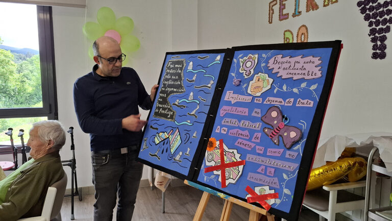 O centro de día de Quiroga celebra as Letras Galegas elaborando un libro sobre Begoña Caamaño