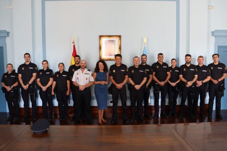 2 novos policías en prácticas reforzarán a comisaría de Monforte