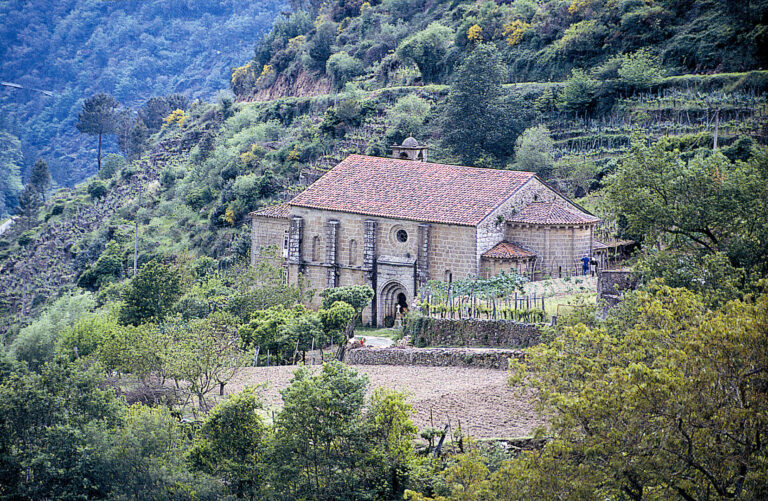 O programa de apertura de igrexas románicas impulsado polo Consorcio de Turismo da Ribeira Sacra amplíase ata o 30 de setembro
