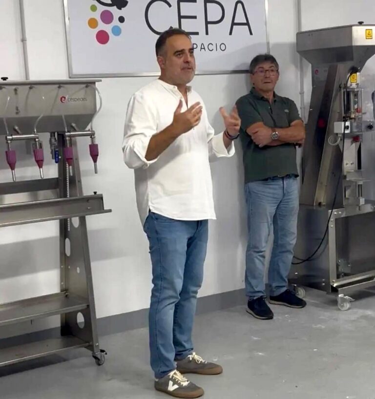 O enólogo Roberto Regal contribúe ao nacemento da primeira adega comunitaria de carácter público de Asturias