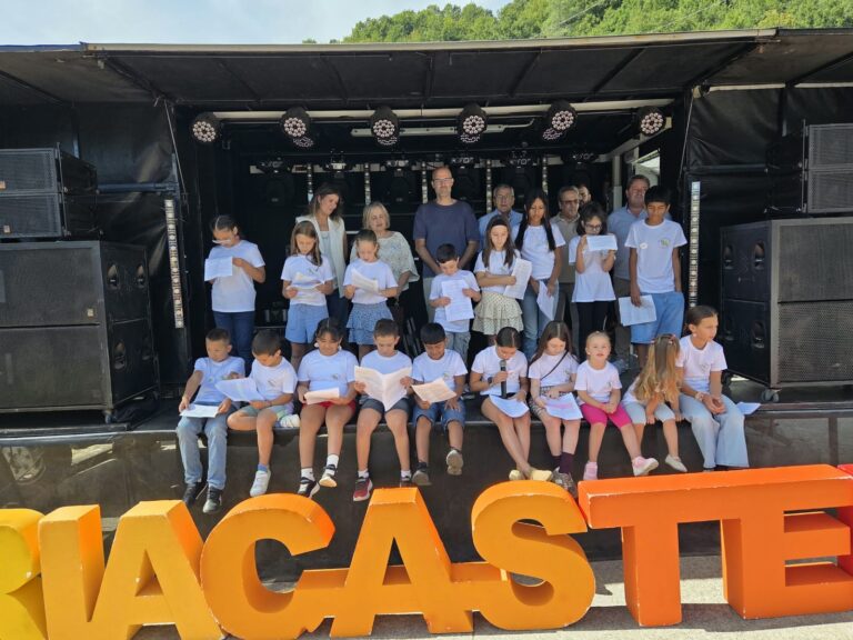 Alumnado do CEIP Eduardo Cela Vila pregoou a XIV Feira de Artesanía e Produtos da Zona de Triacastela