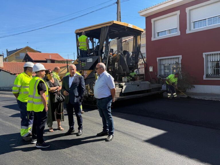 Monforte traballa na rexeneración do firme da rúa Vigo e pecha o punto limpo por melloras ata o 29 de setembro