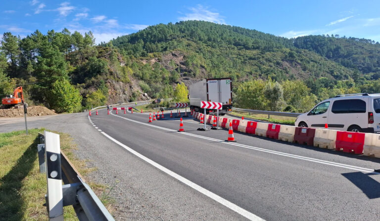 Cortan un tramo da N-120 próximo ás vilas de Quiroga e San Clodio
