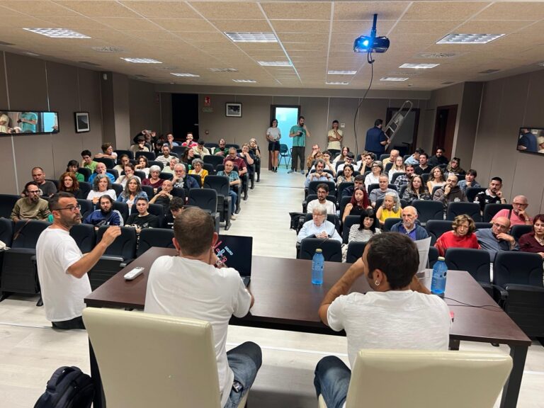 Un cento de persoas reflexionan en Monforte sobre o avance dos discursos de odio e as súas consecuencias na sociedade
