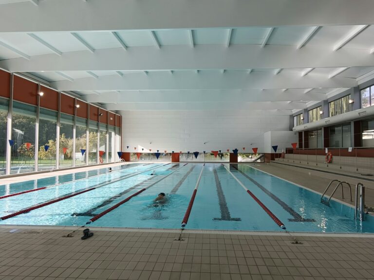 A Piscina Municipal Climatizada de Chantada faise máis accesible